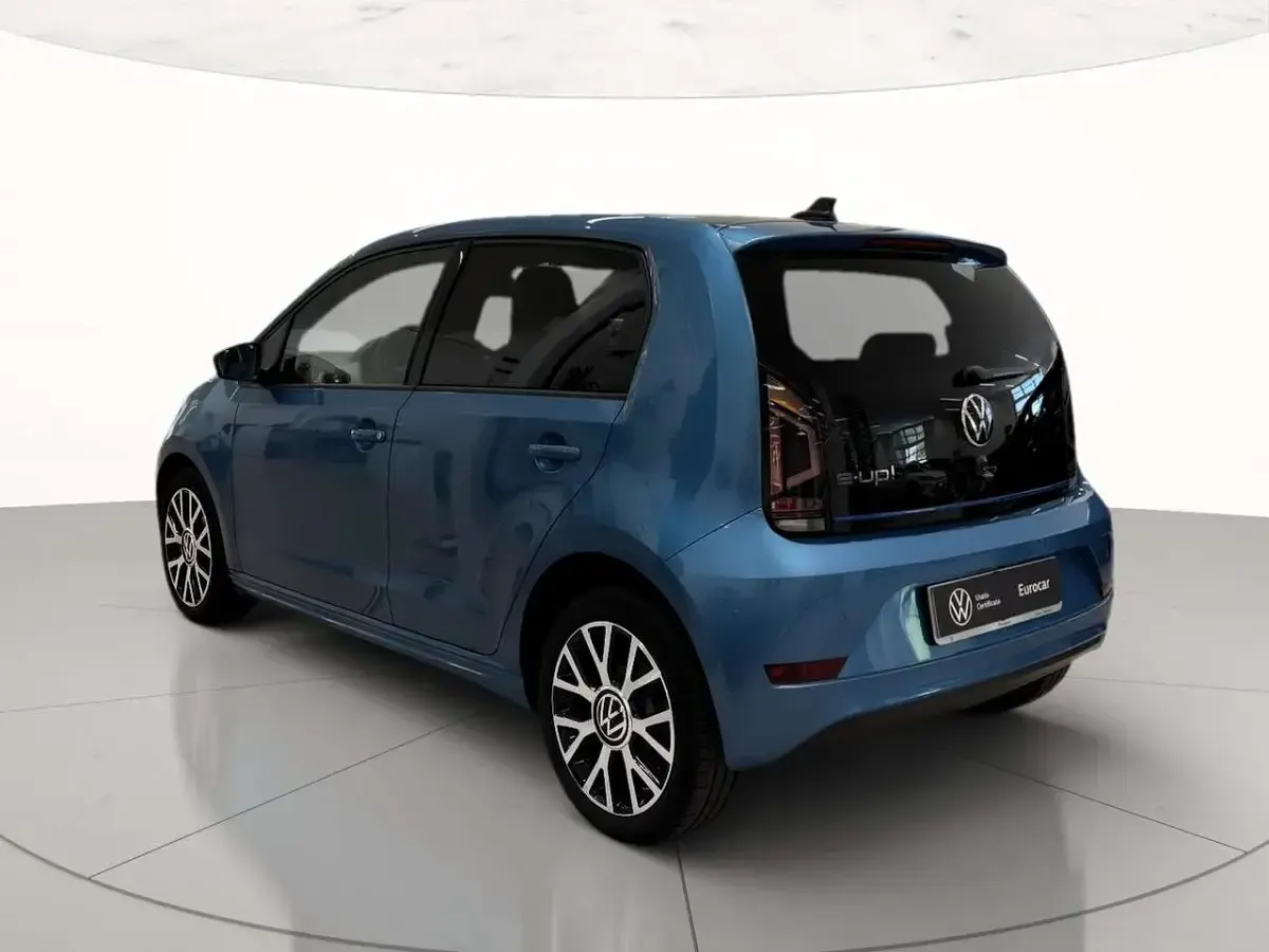Usata VW e-up! 61 kW (83 CV) 2022 Costa azul metallizzato deep b Utilitaria