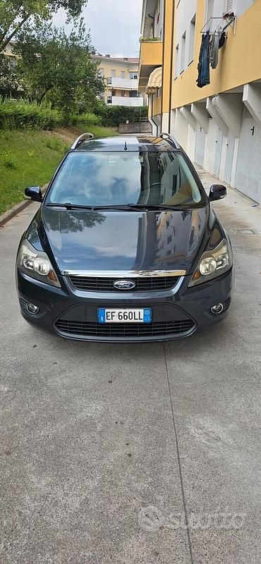 Grigio Usata 2011 Ford Focus S Station wagon | 3400 € (Buon prezzo) - Immagine 1/4