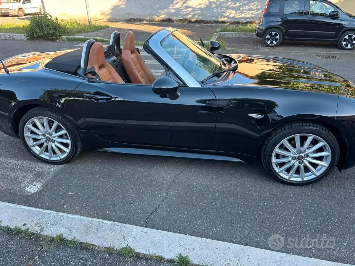 Usata Fiat 124 Spider Lusso 140 CV (102 kW) 2017 Nero Cabrio