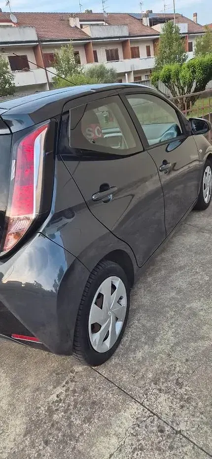 Usata Toyota Aygo 69 CV (50 kW) 2017 Grigio Utilitaria