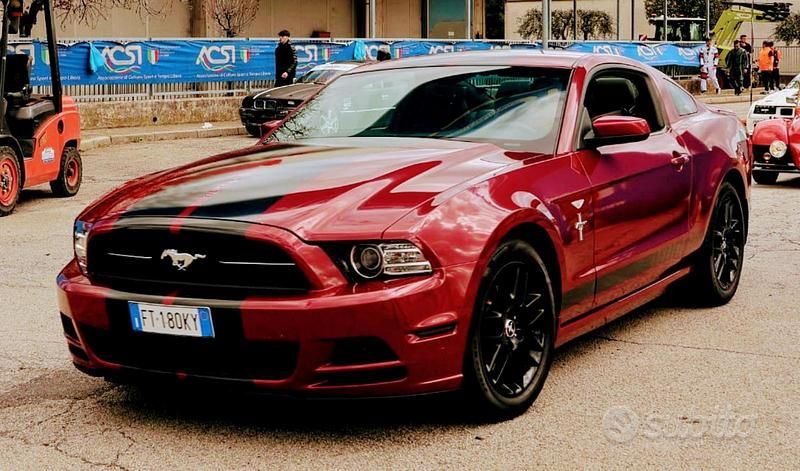 Rosso Usata 2014 Ford Mustang Coupé | 25.900 € (Molto cara) - Immagine 1/4