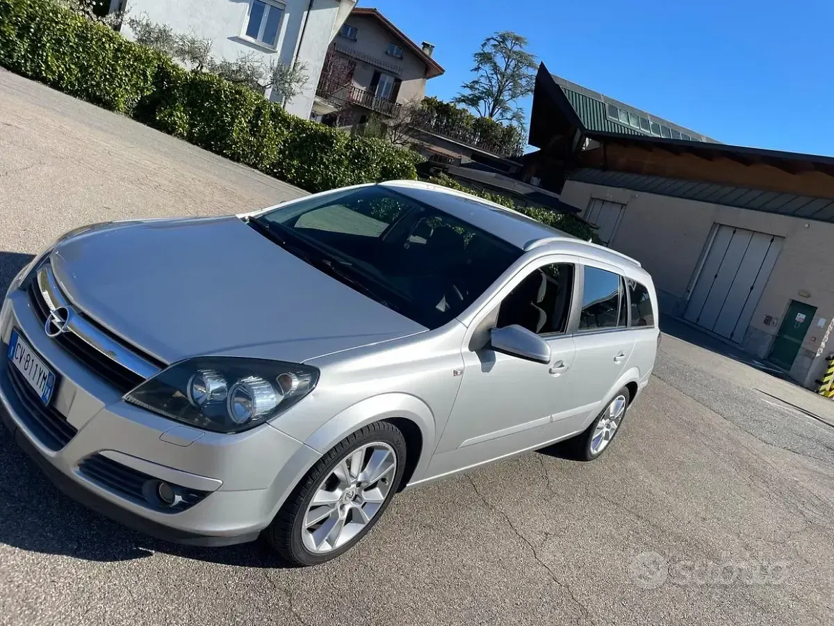 Usata Opel Astra Cosmo 105 CV (77 kW) 2005 Grigio Berlina