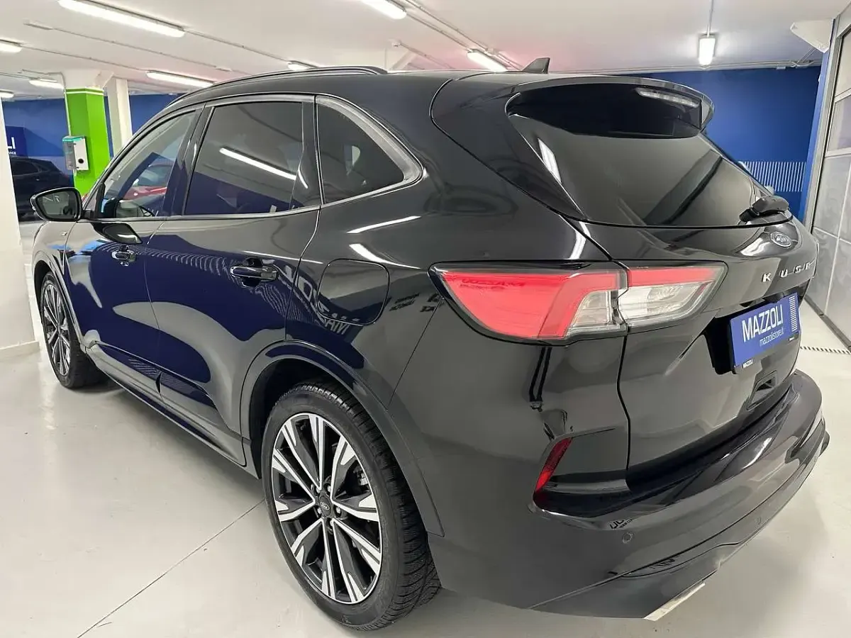 Usata Ford Kuga ST-Line X 120 CV (88 kW) 2022 Agata black SUV