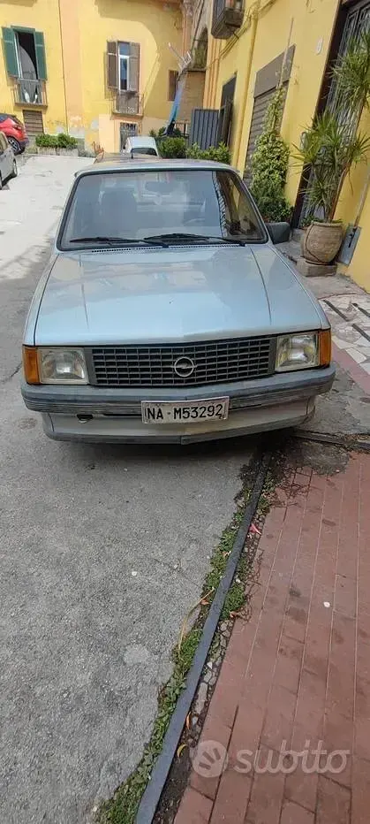 Usata Opel Corsa 45 CV (33 kW) 1985 Verde Berlina