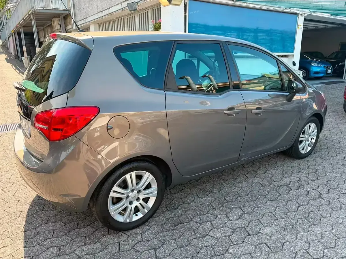 Usata Opel Meriva Cosmo 101 CV (74 kW) 2013 Other Monovolume