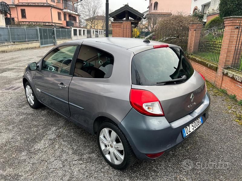 Usata Renault Clio II 2009 Grigio Berlina