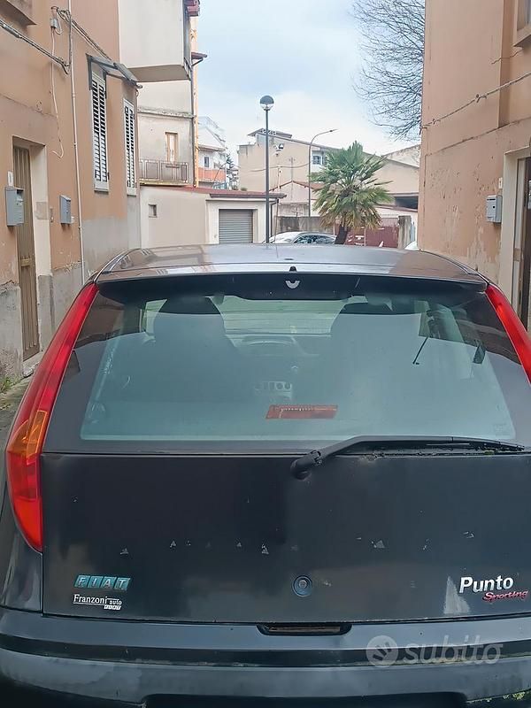 Usata Fiat Punto 80 CV (58 kW) 2001 Nero Utilitaria