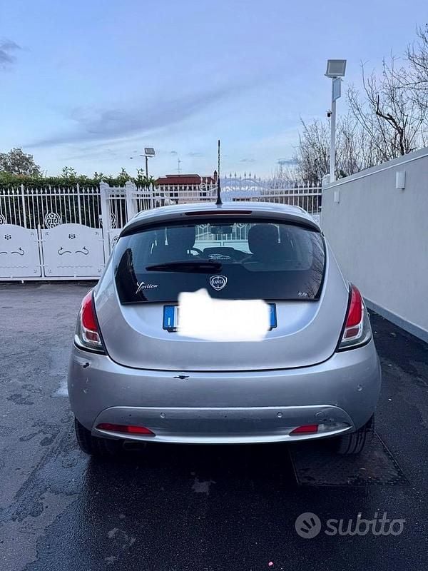 Usata Lancia Ypsilon 69 CV (50 kW) 2017 Grigio Utilitaria