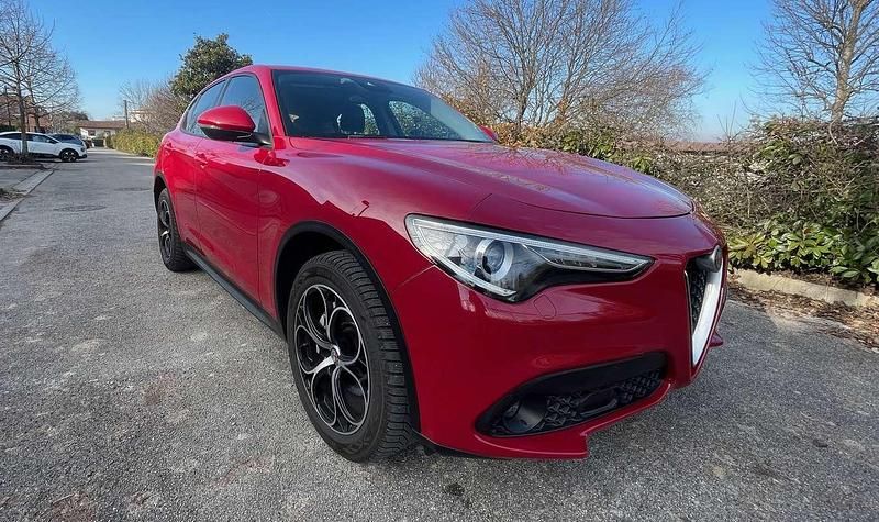 Usata Alfa Romeo Stelvio Business 209 CV (153 kW) 2018 Rosso SUV