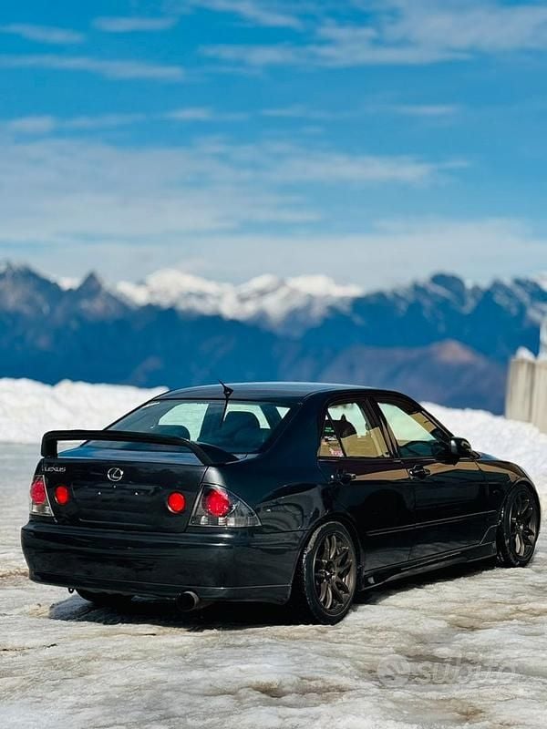 Usata Lexus IS200 155 CV (114 kW) 2001 Grigio Berlina