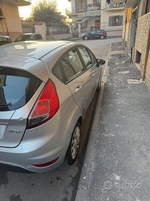 Usata Ford Fiesta 60 CV (44 kW) 2015 Berlina