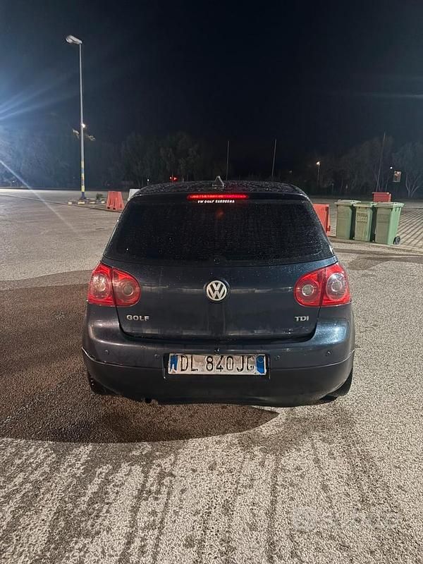 Usata VW Golf V 105 CV (77 kW) 2007 Blu Utilitaria
