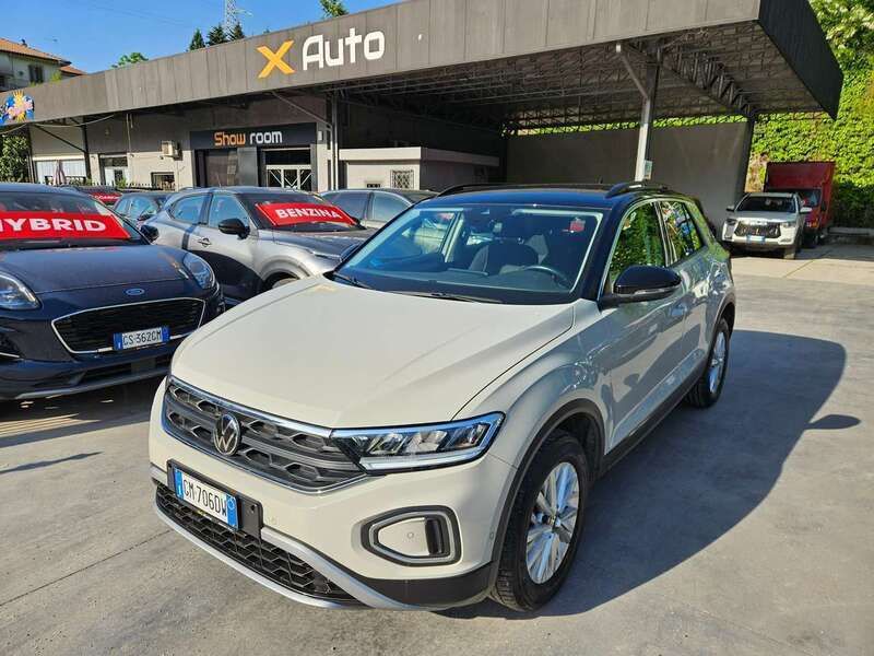 Usata VW T-Roc Life 110 CV (80 kW) 2022 Ascot grey tetto nero SUV