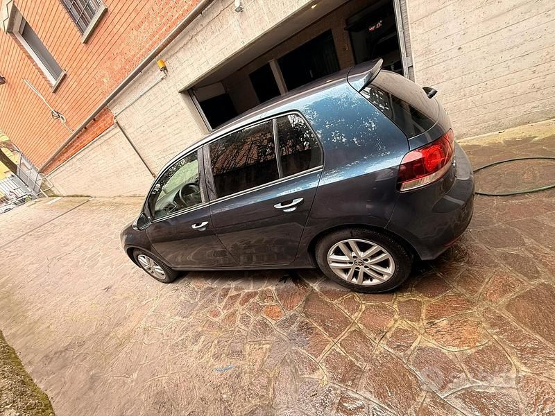 Usata VW Golf VI 140 CV (102 kW) 2011 Blu Utilitaria