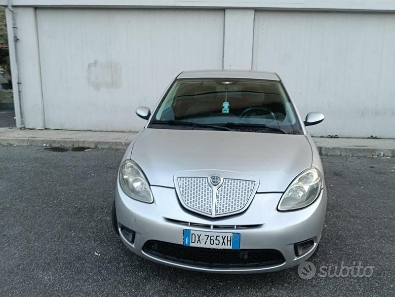 Grigio Usata 2010 Lancia Ypsilon Due volumi | 2300 € (Super prezzo) - Immagine 1/4