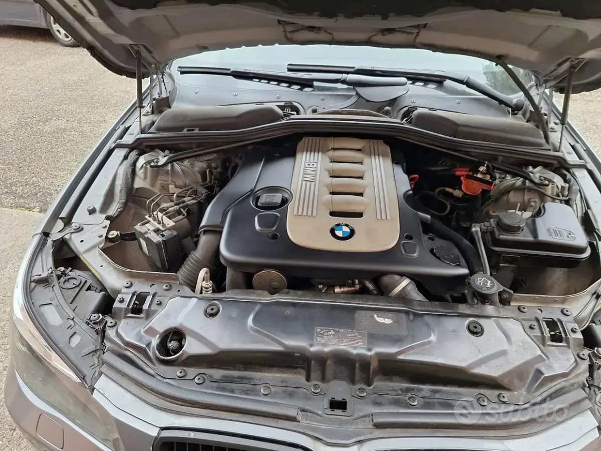 Usata BMW 530 231 CV (169 kW) 2006 Blu Station wagon