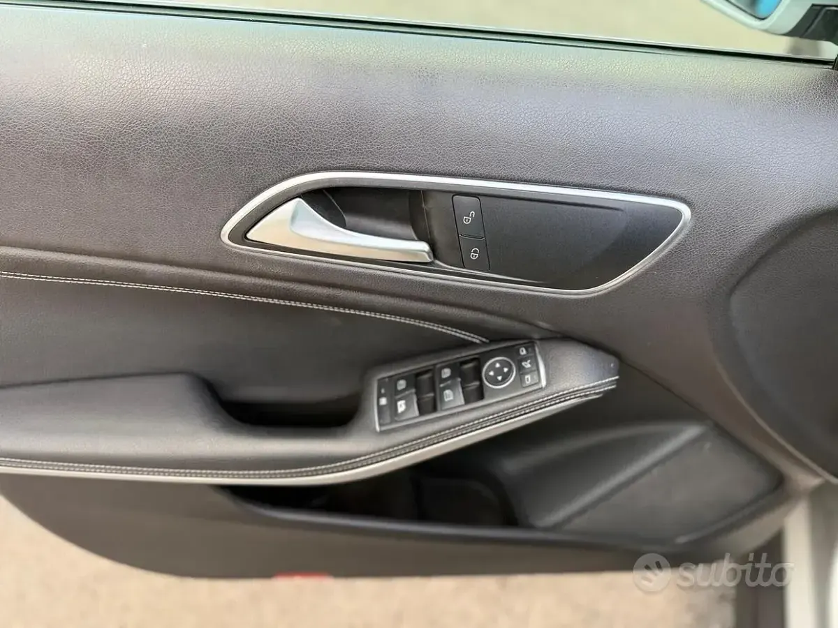 Usata Mercedes GLA200 136 CV (100 kW) 2015 Nero SUV