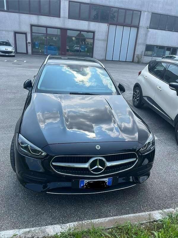 Usata Mercedes C220 200 CV (147 kW) 2022 Nero Station wagon