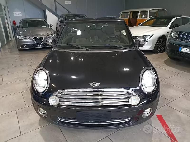 Usata Mini Cooper Cabriolet 120 CV (88 kW) 2010 Nero Cabrio
