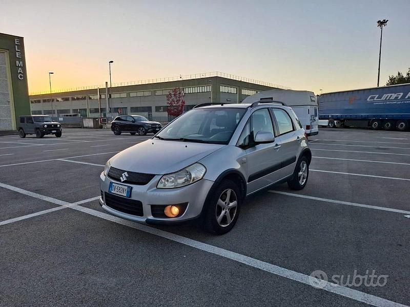 Grigio Usata 2009 Suzuki SX4 Tre volumi | 4000 € (Buon prezzo) - Immagine 1/4