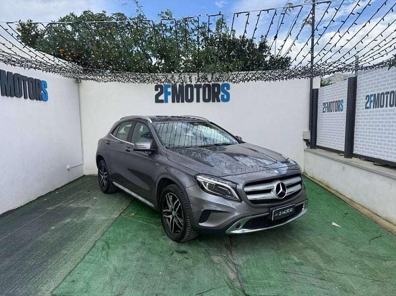 Usata Mercedes GLA200 136 CV (100 kW) 2017 Grigio SUV