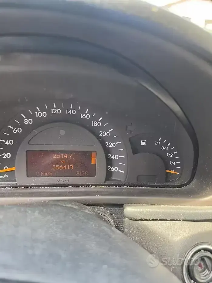 Usata Mercedes C200 Elegance 122 CV (89 kW) 2003 Grigio Berlina