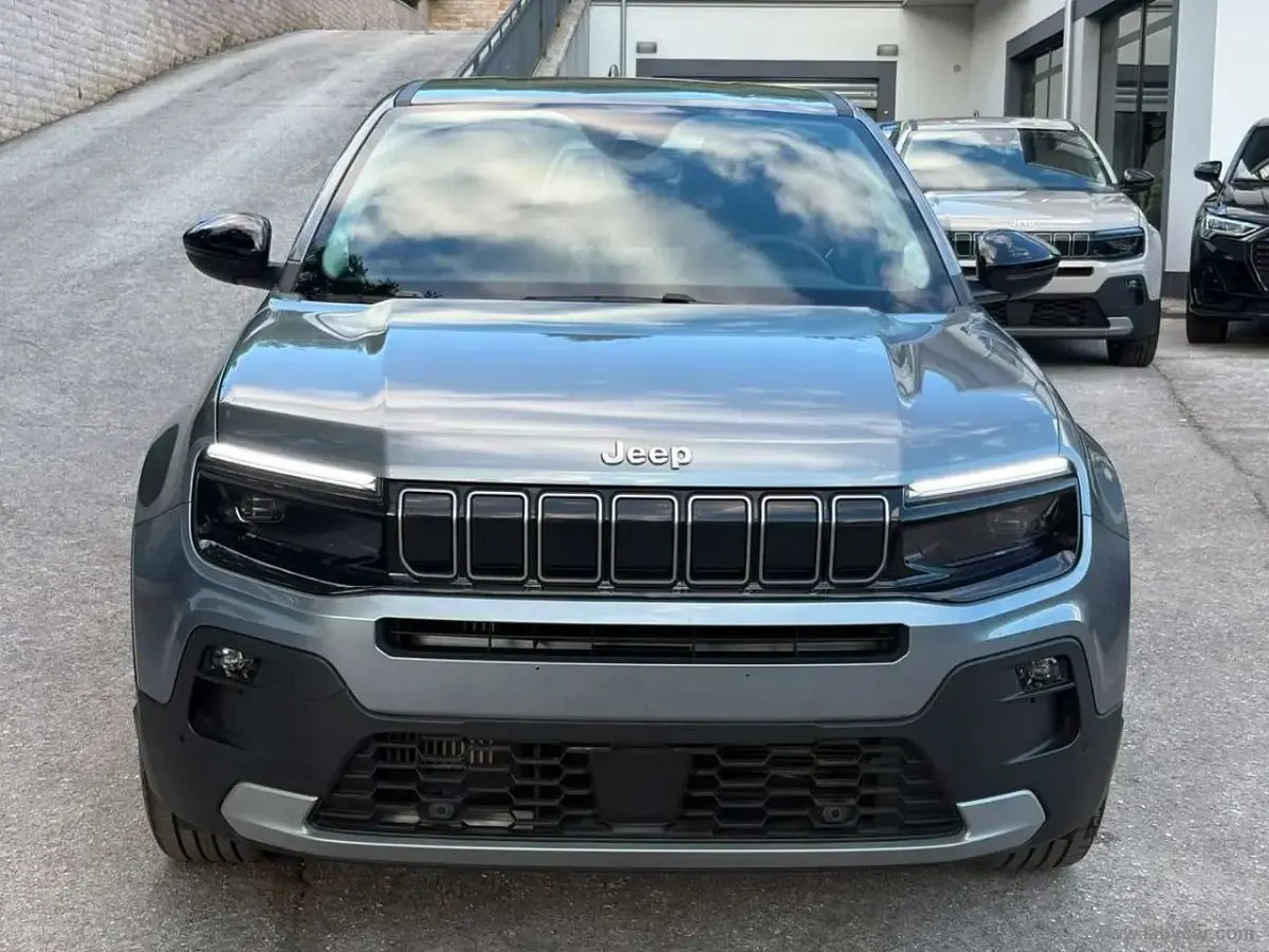 Usata Jeep Avenger Summit 101 CV (74 kW) 2025 Grigio SUV