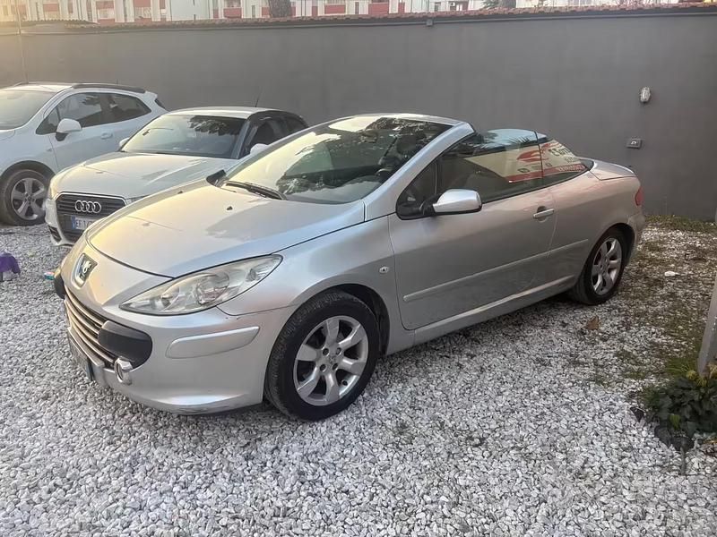 Usata Peugeot 307 CC 109 CV (80 kW) 2008 Grigio Cabrio
