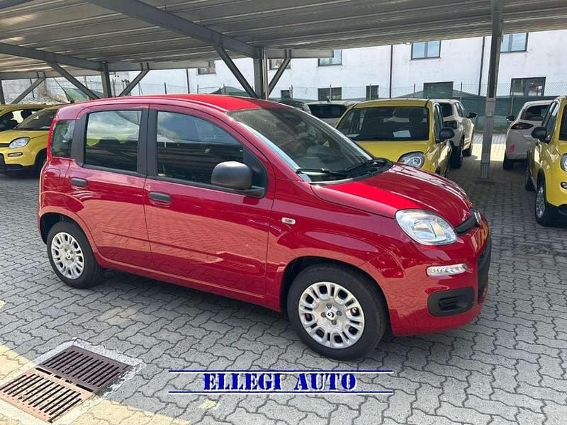 Nuova Fiat Panda Icon 69 CV (50 kW) 2026 Rosso Utilitaria