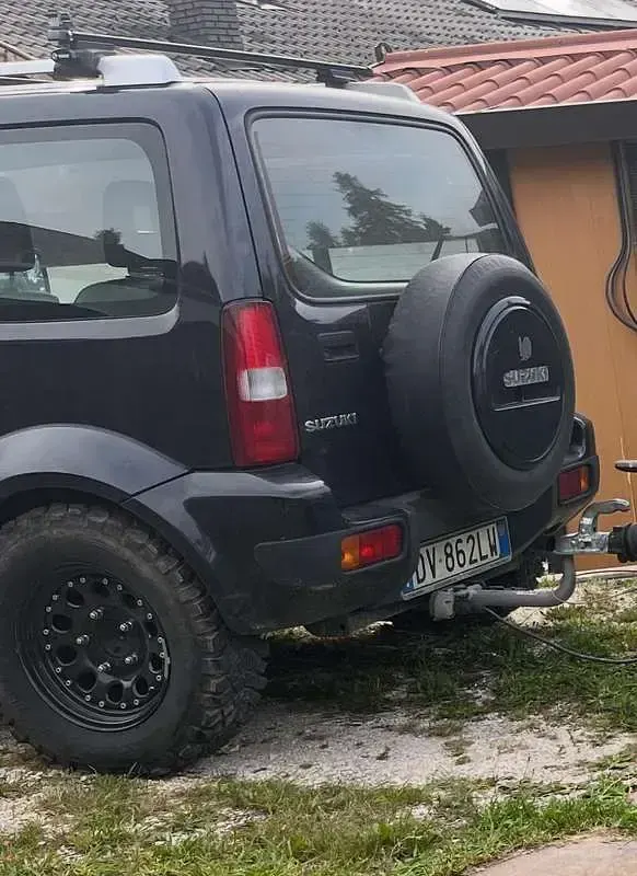 Usata Suzuki Jimny 86 CV (63 kW) 2009 Nero SUV