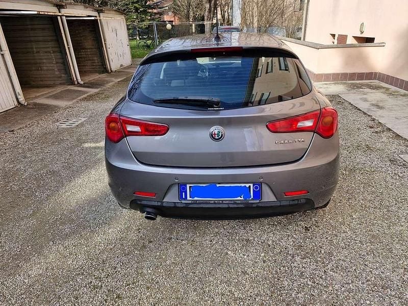 Usata Alfa Romeo Giulietta Distinctive 120 CV (88 kW) 2016 Grigio Berlina