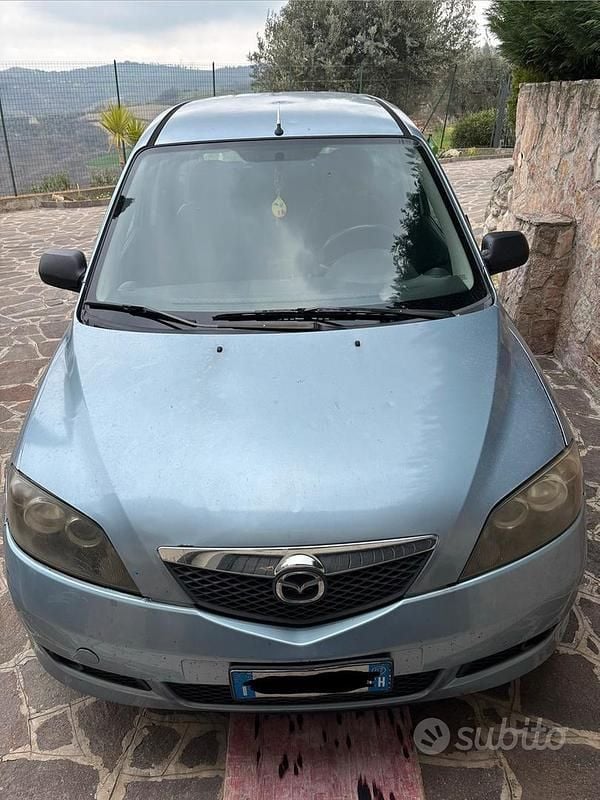 Usata Mazda 2 68 CV (50 kW) 2005 Blu Utilitaria