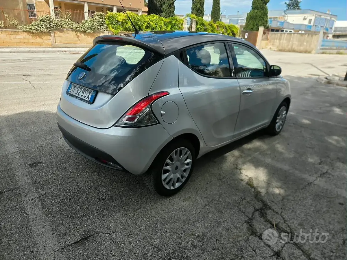 Usata Lancia Ypsilon Platinum 85 CV (62 kW) 2012 Grigio Utilitaria