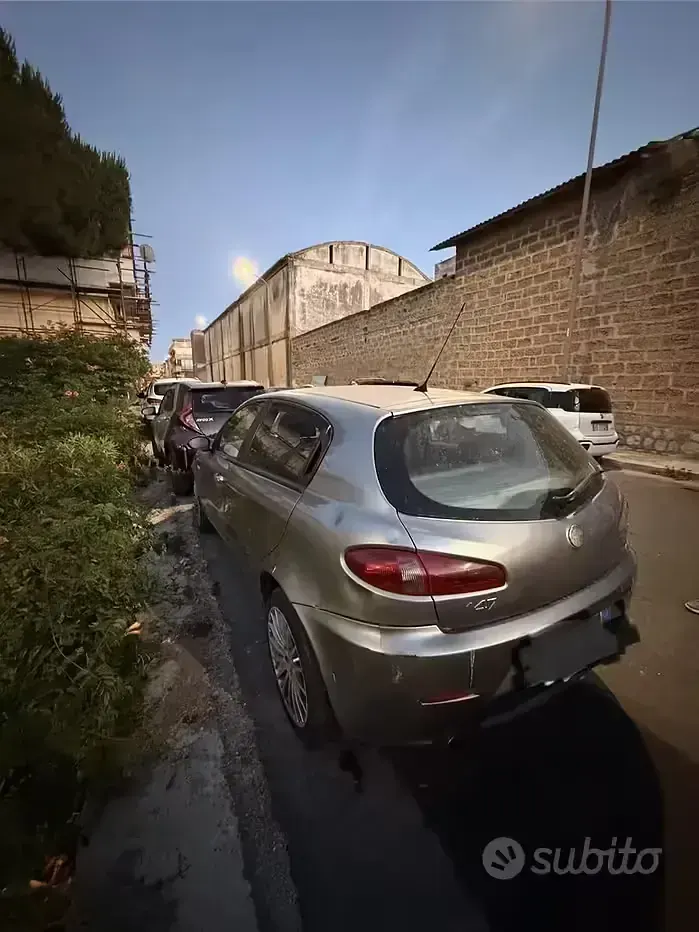 Usata Alfa Romeo 147 150 CV (110 kW) 2006 Grigio Utilitaria