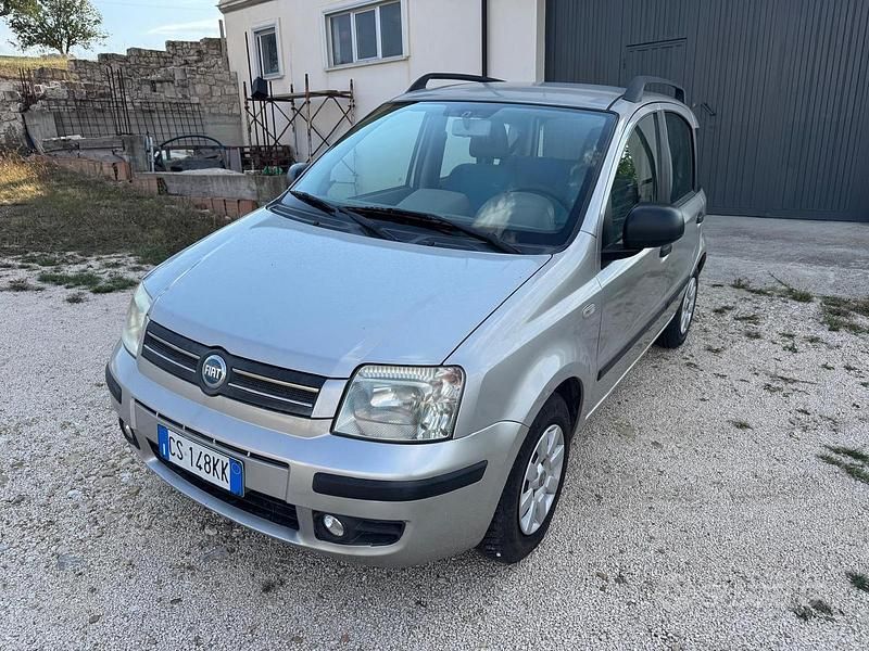 Grigio Usata 2004 Fiat Panda Dynamic Due volumi | 2999 € (Cara) - Immagine 1/4