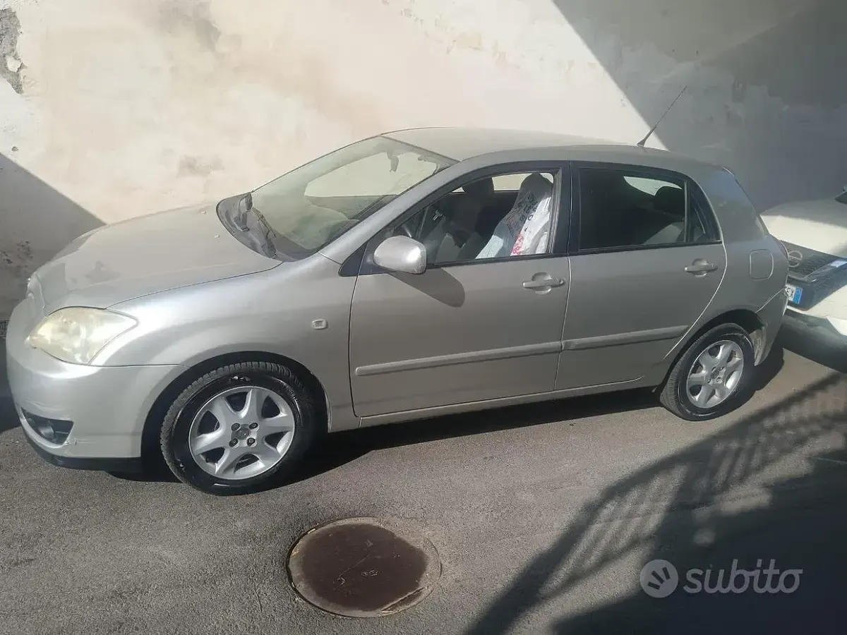 Usata Toyota Corolla 90 CV (66 kW) 2007 Grigio Berlina