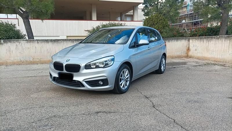 Argento Usata 2015 BMW 218 Active Tourer Advantage Monovolume | 11.900 € (Buon prezzo) - Immagine 1/4