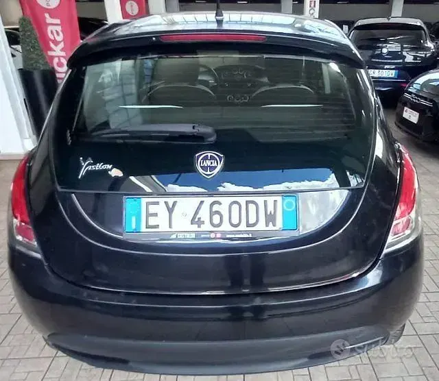 Usata Lancia Ypsilon 84 CV (61 kW) 2015 Nero Utilitaria