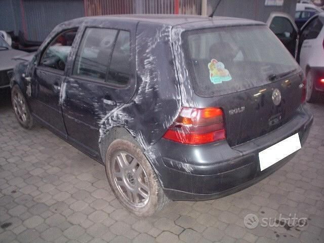 Usata VW Golf IV Highline 110 CV (80 kW) 2002 Grigio Berlina