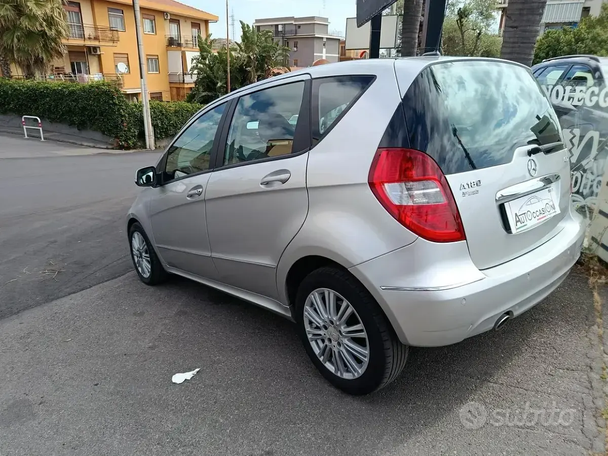 Usata Mercedes A180 109 CV (80 kW) 2009 Grigio Berlina