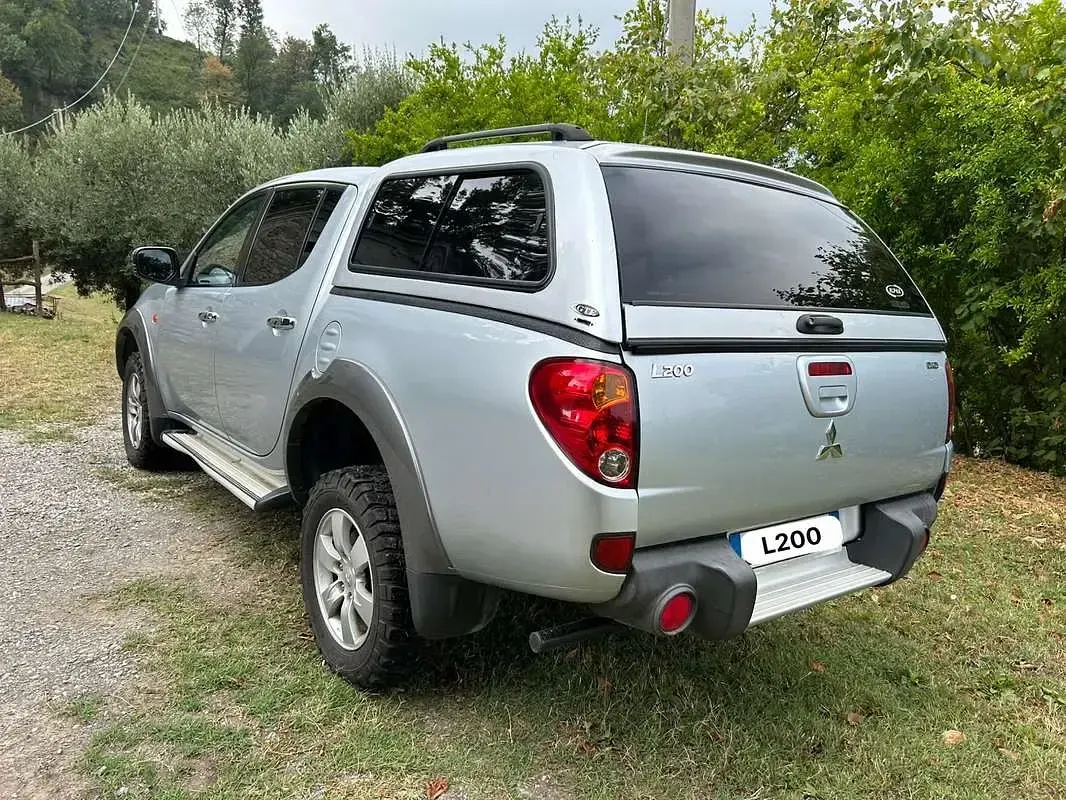 Usata Mitsubishi L200 Intense 136 CV (100 kW) 2006 Grigio Pick-up
