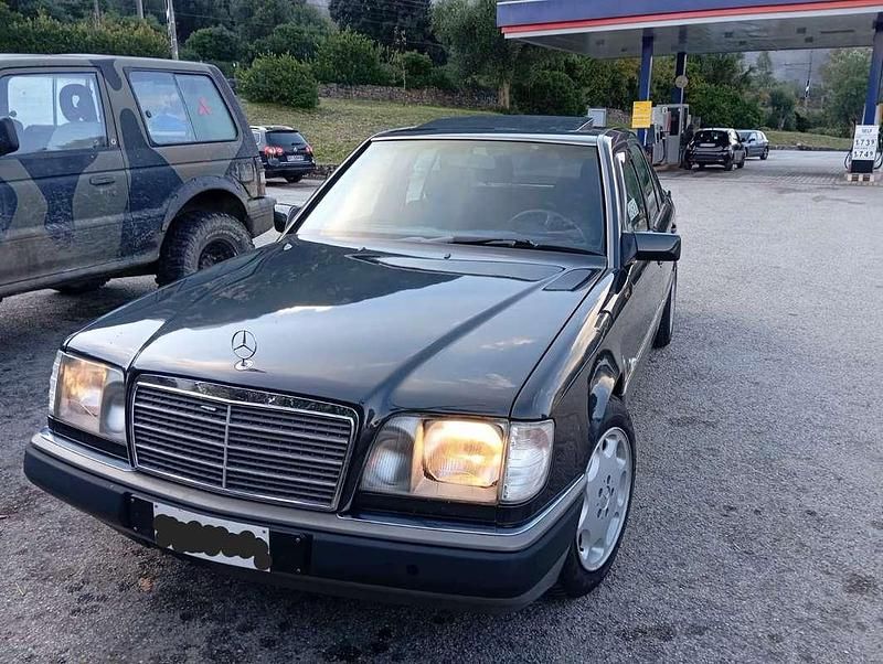 Usata Mercedes E250 136 CV (100 kW) 1990 Nero Berlina