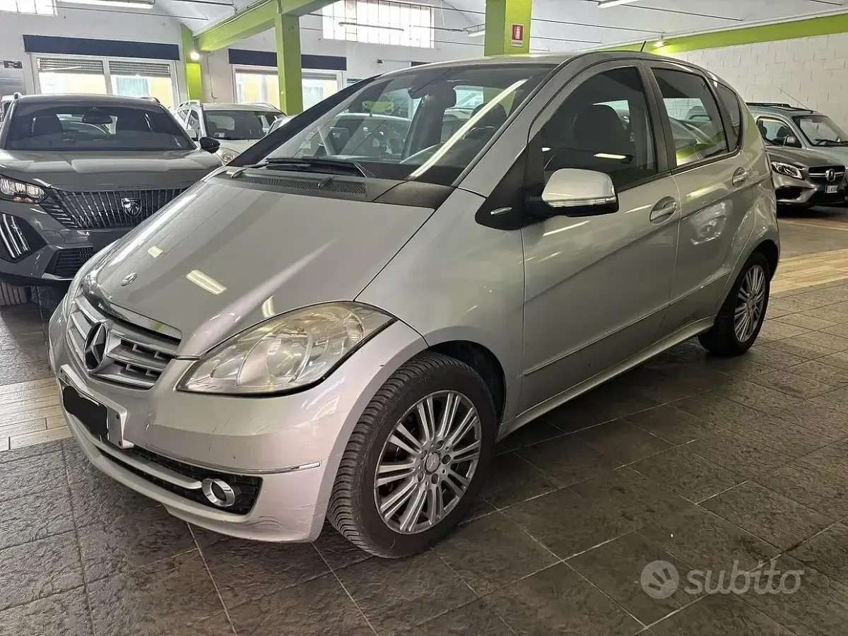 Usata Mercedes A180 Elegance 109 CV (80 kW) 2010 Grigio Berlina
