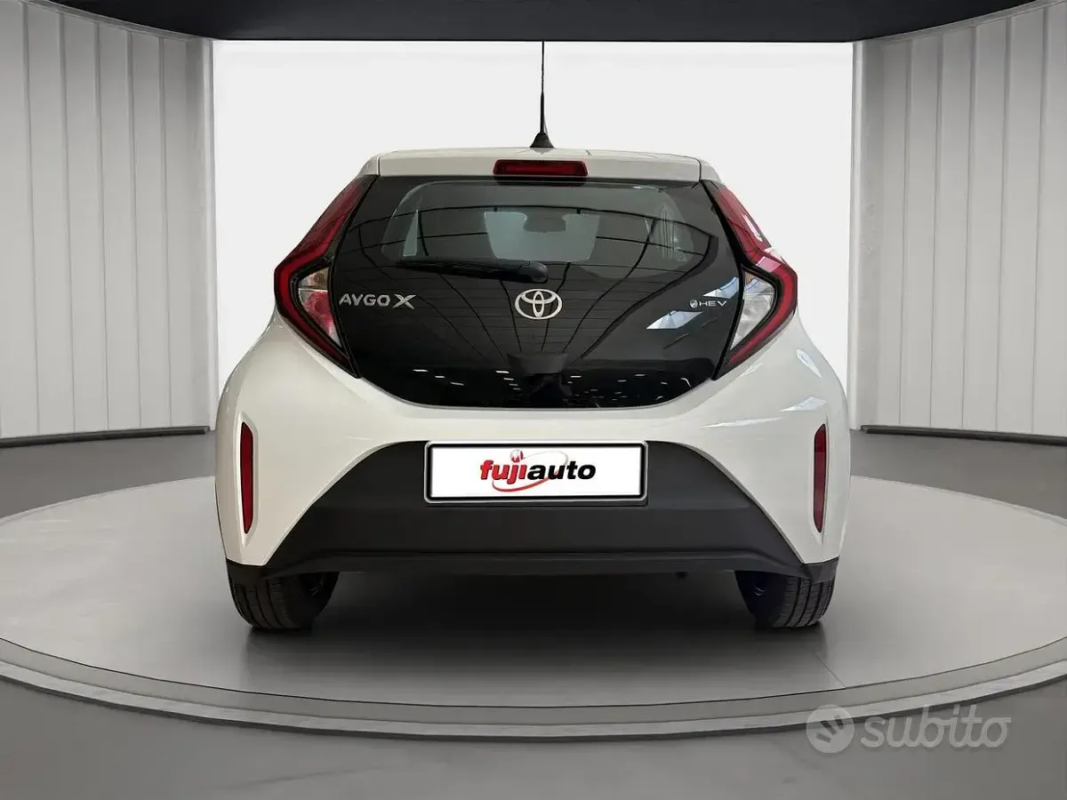 Nuova Toyota Aygo X 116 CV (85 kW) 2026 Bianco SUV