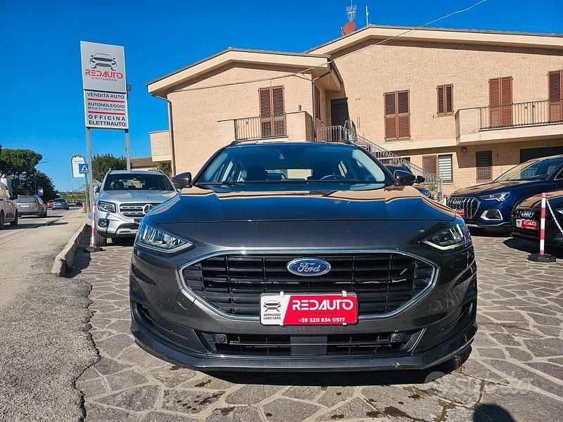 Begagnad Ford Focus Business Edition 120 HK (88 kW) 2022 Grå Kombi