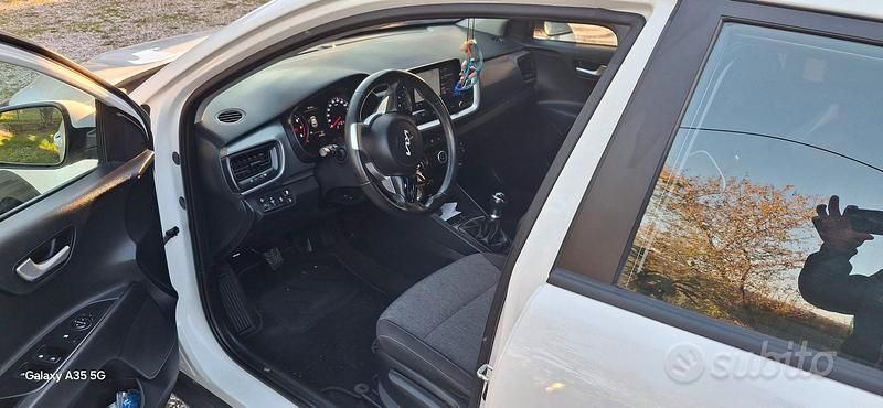 Usata Kia Stonic Urban 84 CV (61 kW) 2022 Bianco SUV