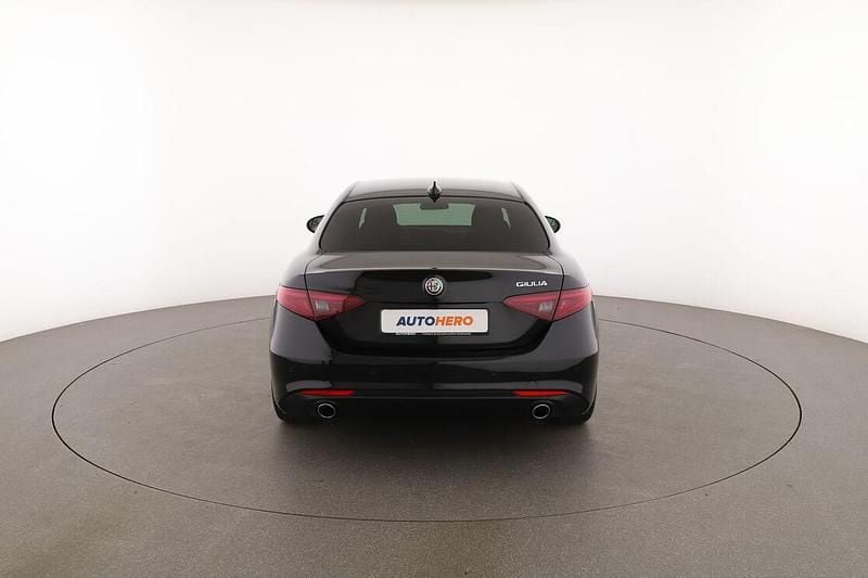Używany Alfa Romeo Giulia 150 KM (110 kW) 2016 Czarny Sedan/Limuzyna