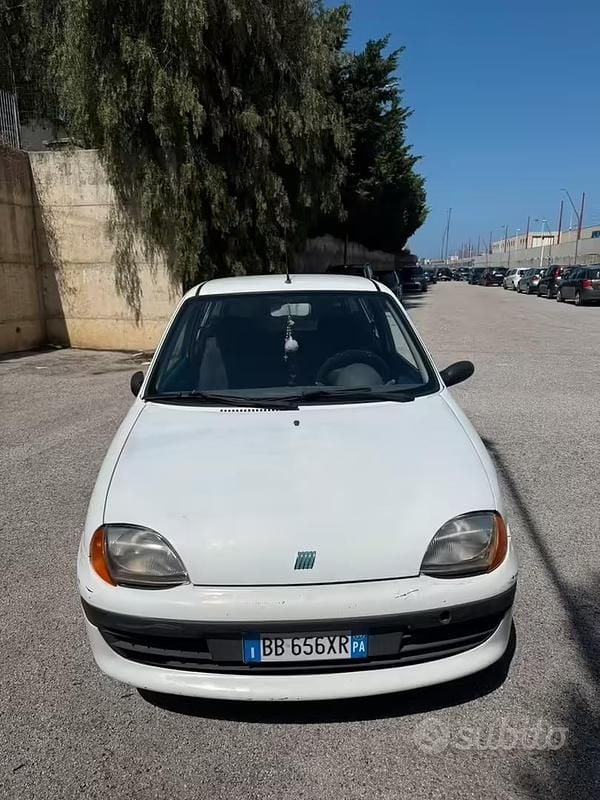 Usata Fiat 600 54 CV (39 kW) 1999 Bianco Berlina
