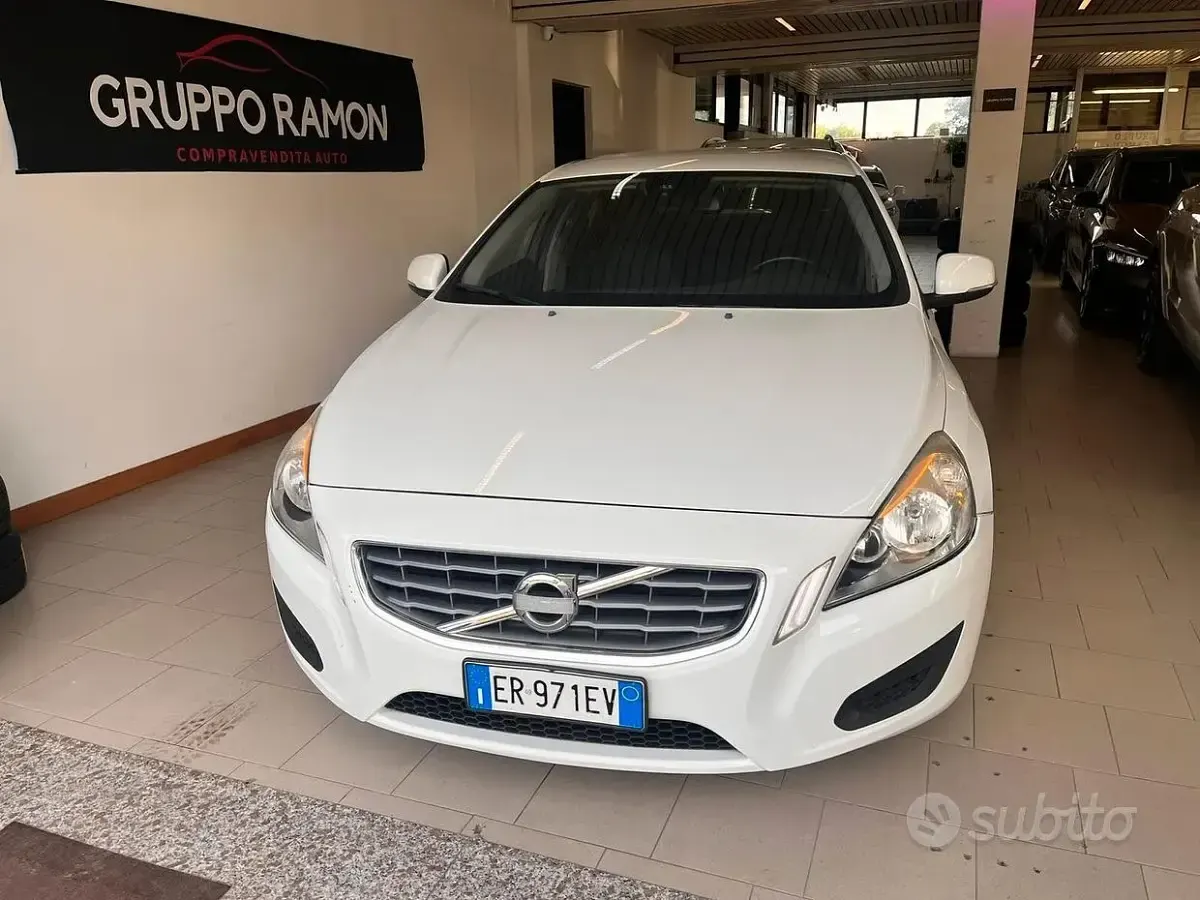 Usata Volvo S60 Kinetic 136 CV (100 kW) 2013 Bianco Berlina