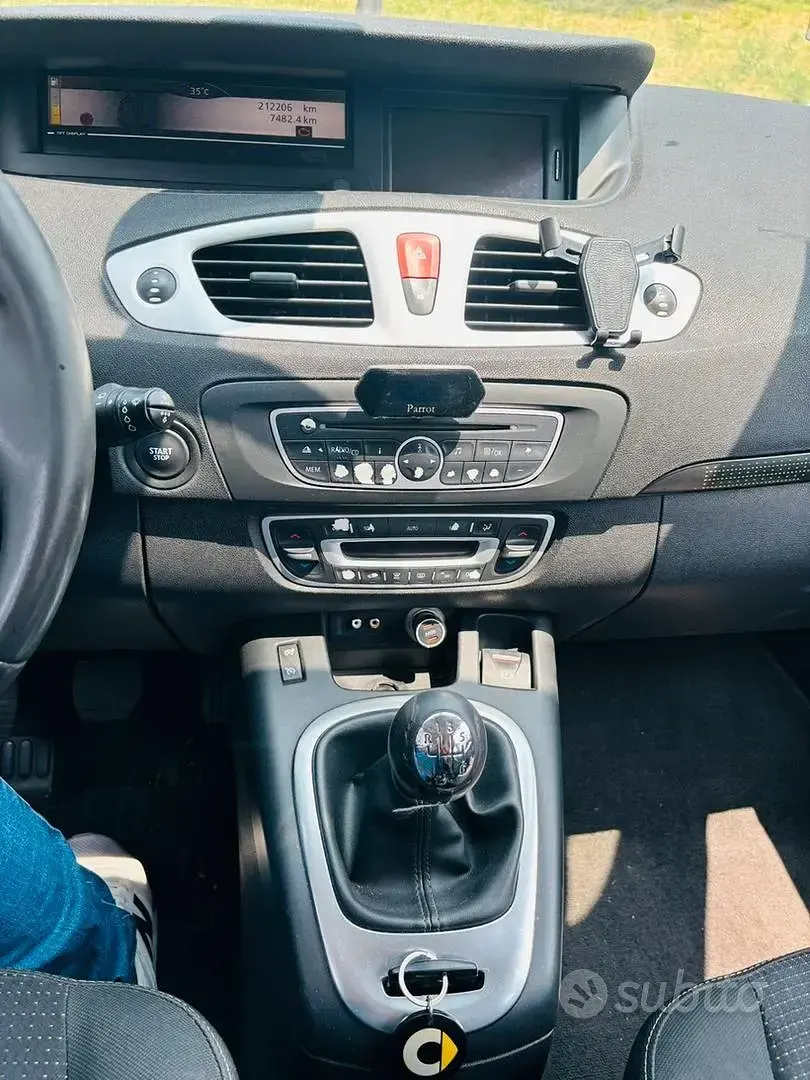Usata Renault Scenic E-Tech 130 CV (95 kW) 2011 Grigio Station wagon